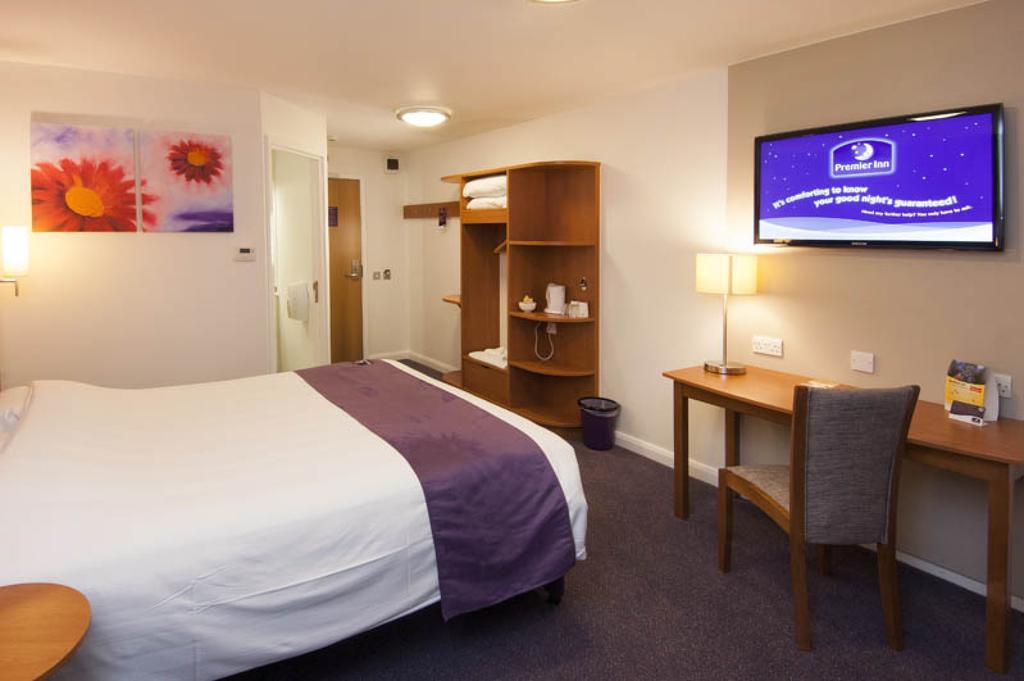 Premier Inn Newcastle City Centre Millennium Bridge Newcastle upon Tyne Exterior foto